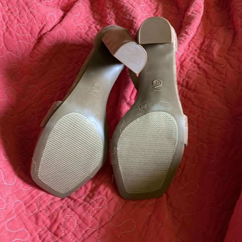Women’s Size 9 Heels - Picture 4 of 4
